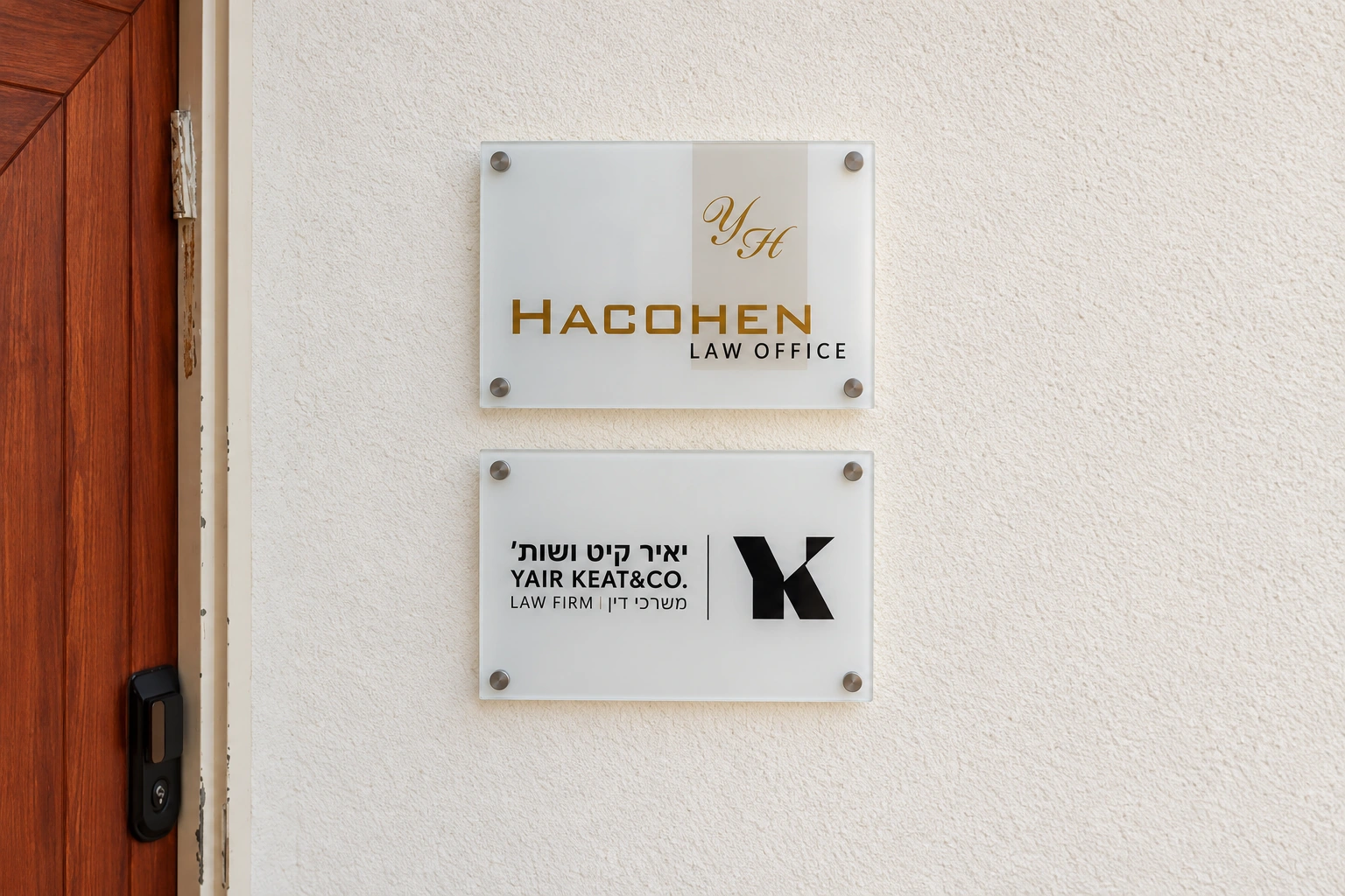 שלטי זכוכית